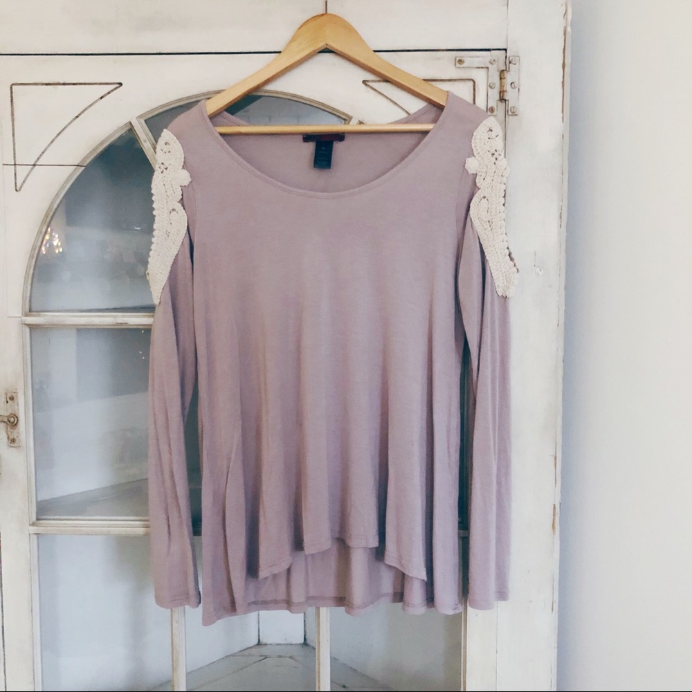 BKE real pretty boho style top with lace accents - Picture 2 of 4